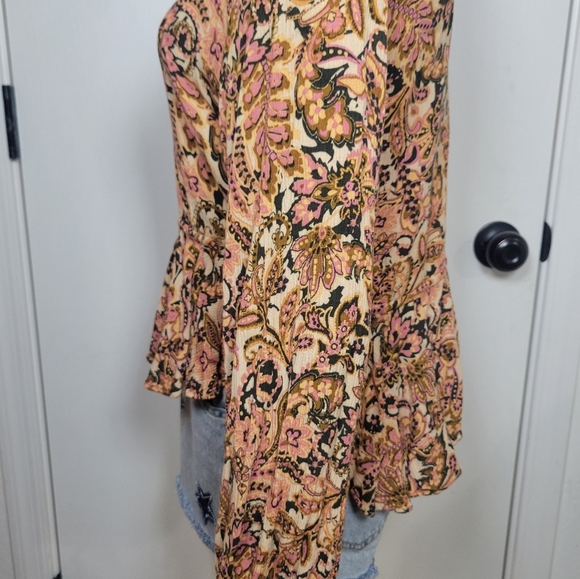 Vici Boho Paisley Peplum Tie Waist Deep V Neck Top Size Small - Picture 5 of 11